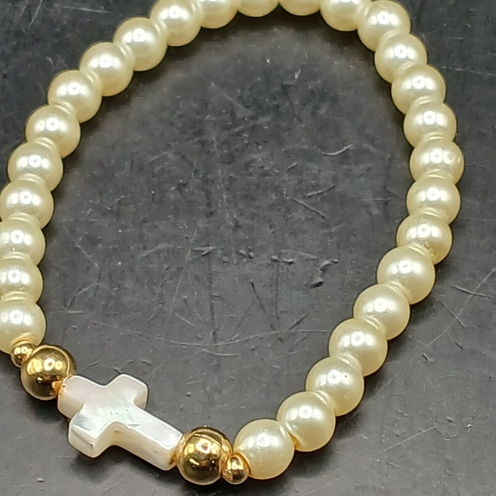 Mother of Pearl Sideways Cross Pearl Stretchy Bracelet